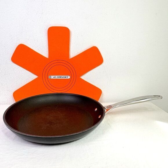 LE CREUSET  Toughened Nonstick PRO 12” Fry Pan 30 CM Gray - Picture 1 of 13